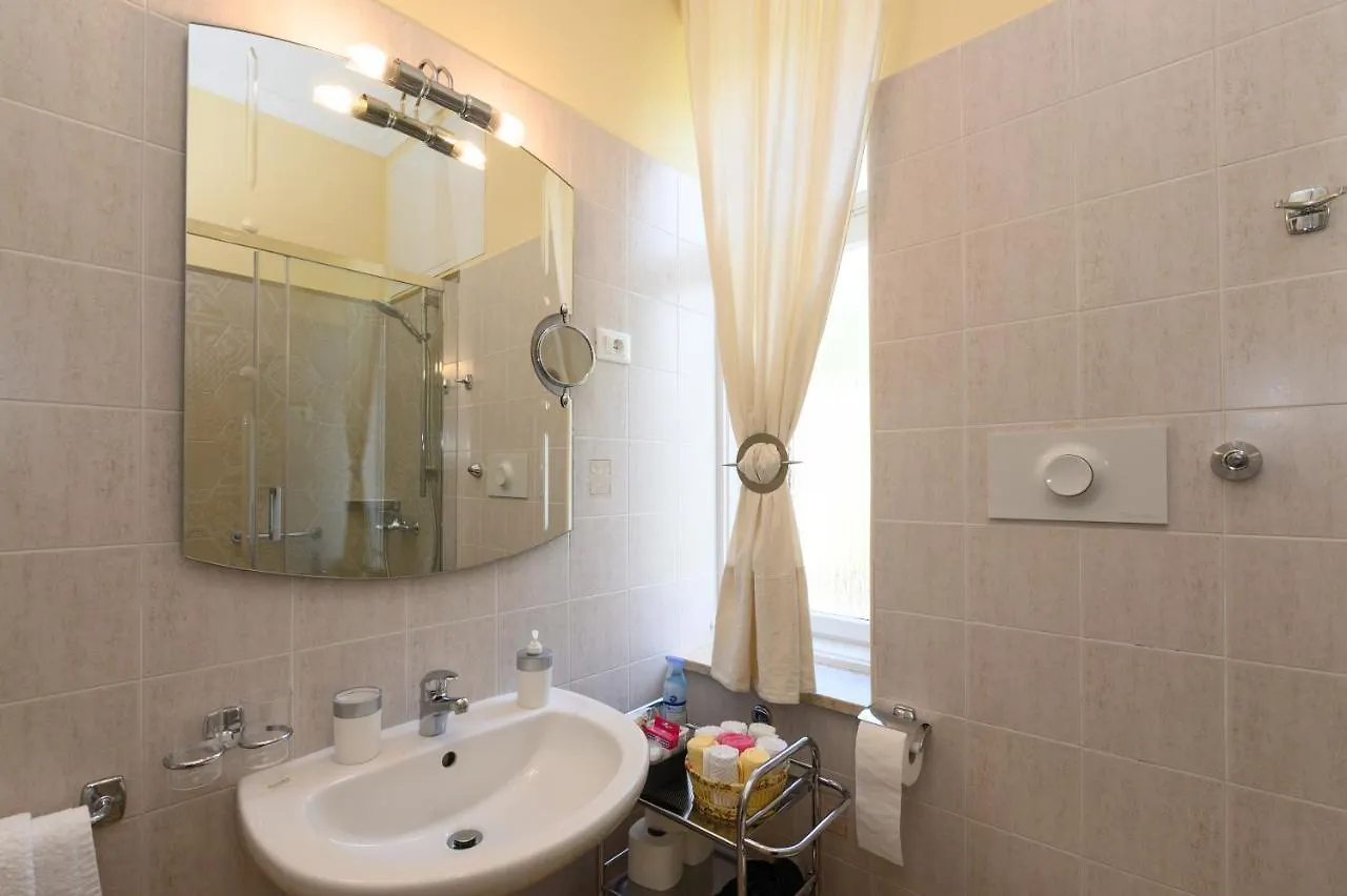 Apartments Villa Salona Horvátország