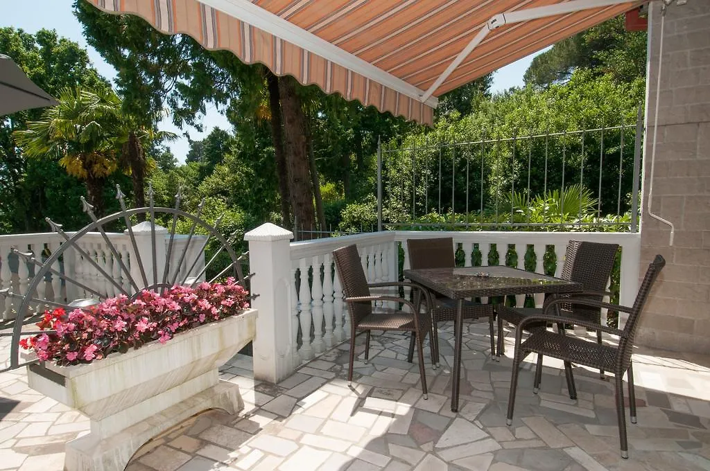 Apartments Villa Salona Horvátország