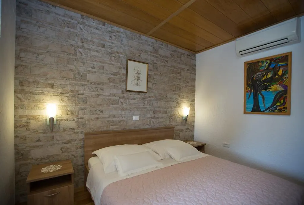 Apartments Villa Salona Horvátország
