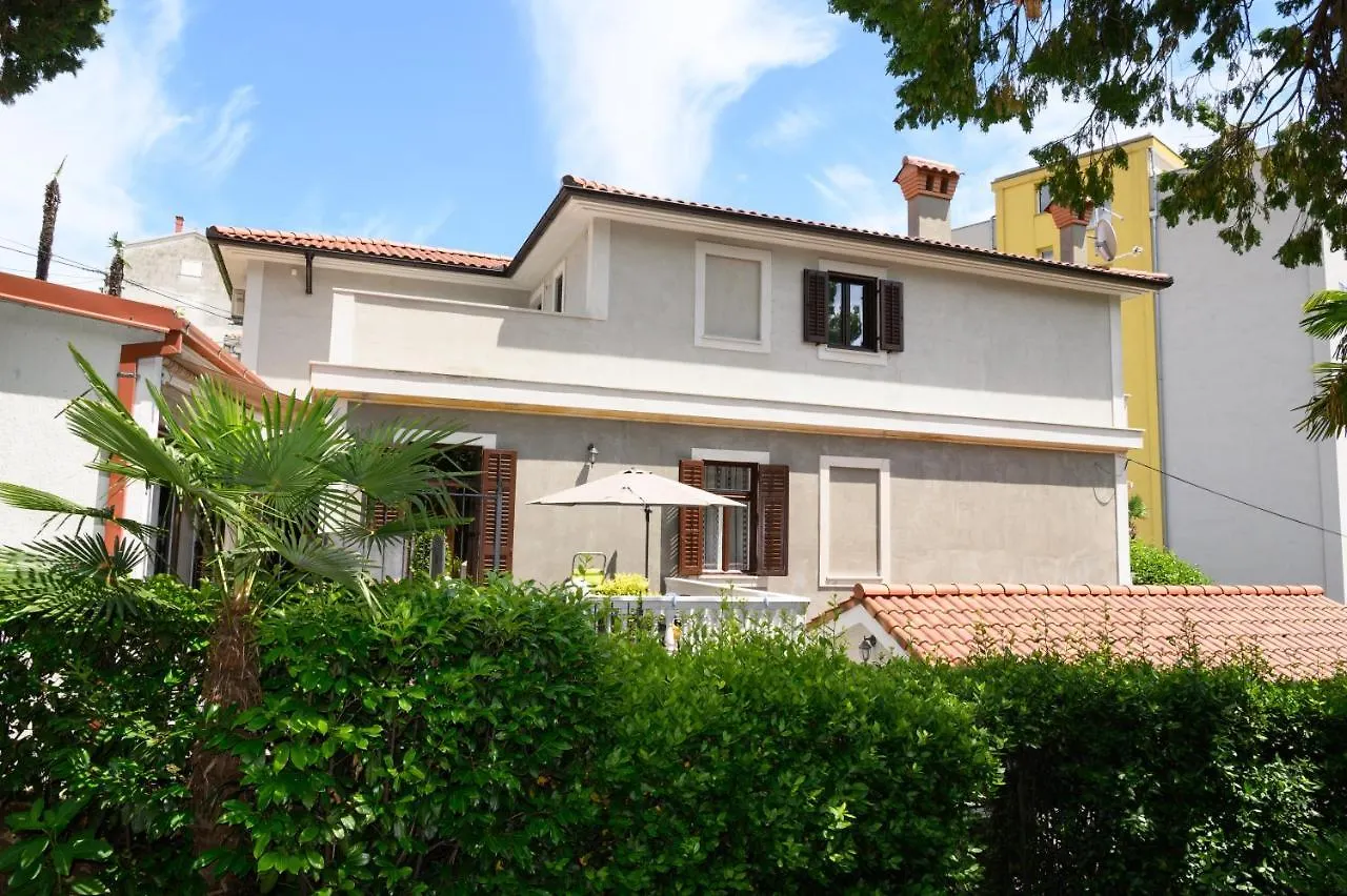 Apartments Villa Salona Horvátország