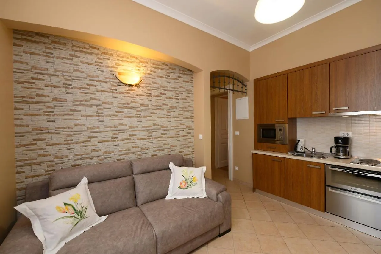 Apartments Villa Salona Horvátország